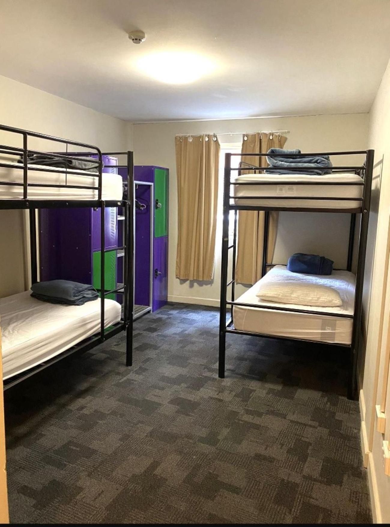 1 Person in 6-Bed Dormitory with Shared Bathroom - Mixed, 18-40 Years Old Only