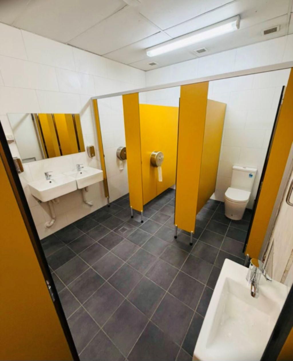 1 Person in 6-Bed Dormitory with Shared Bathroom - Mixed, 18-40 Years Old Only