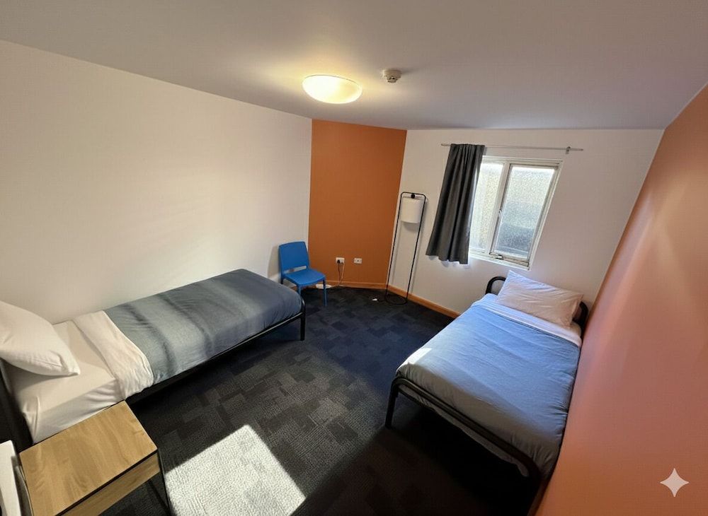 Big Backpackers Hostel Twin Ensuite Room 3