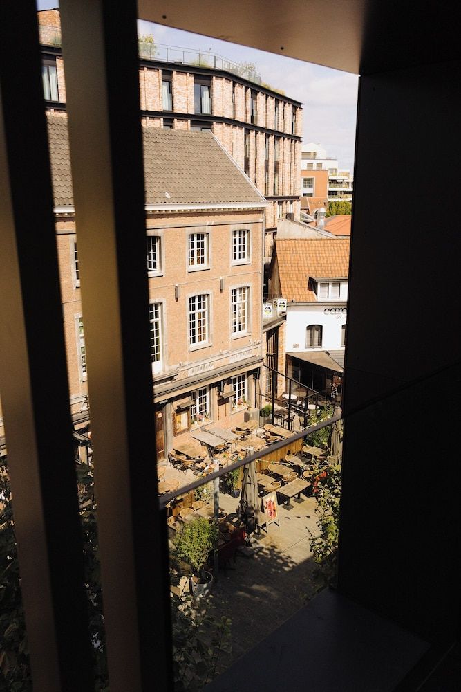 Door9 Superior Double or Twin Room, Balcony, City View 6