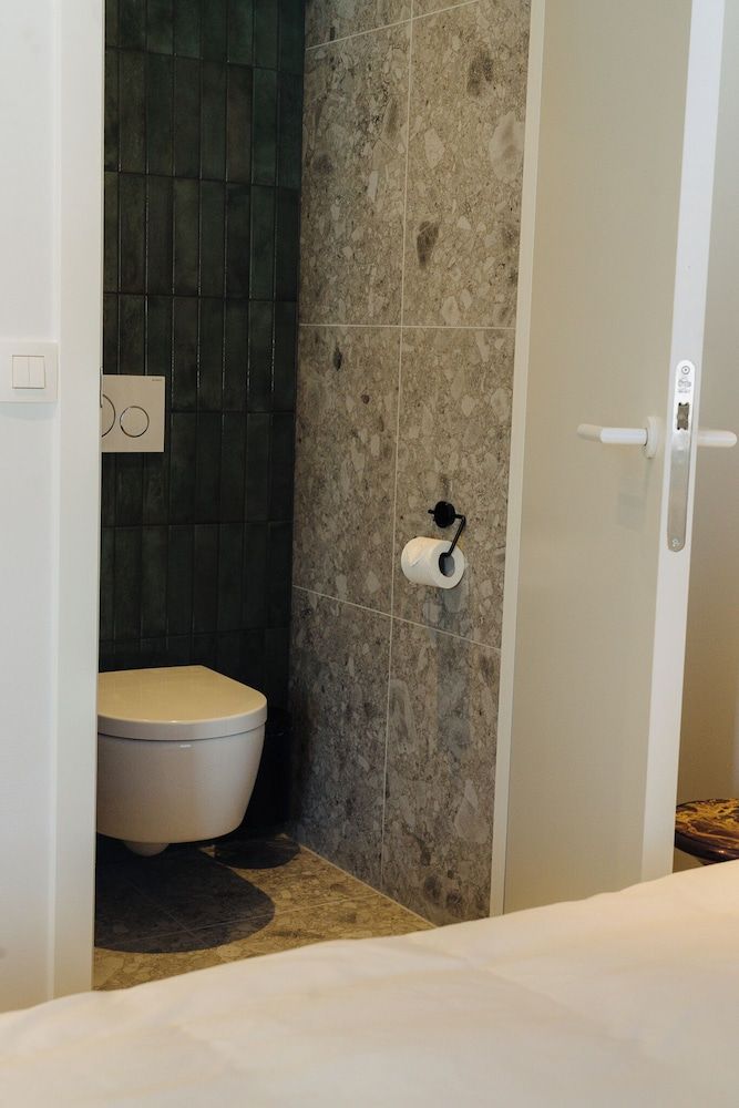 Door9 Superior Double or Twin Room, Balcony, City View 5