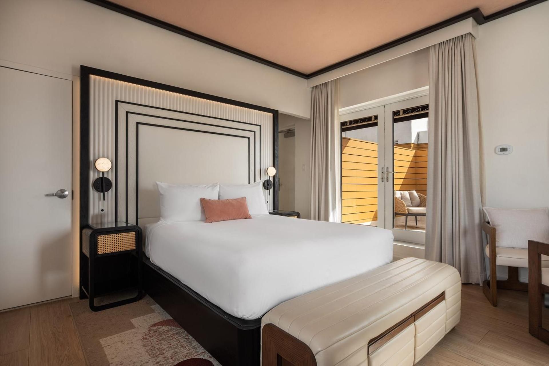 Premium Queen Room Partial ocean view roof top Terrace