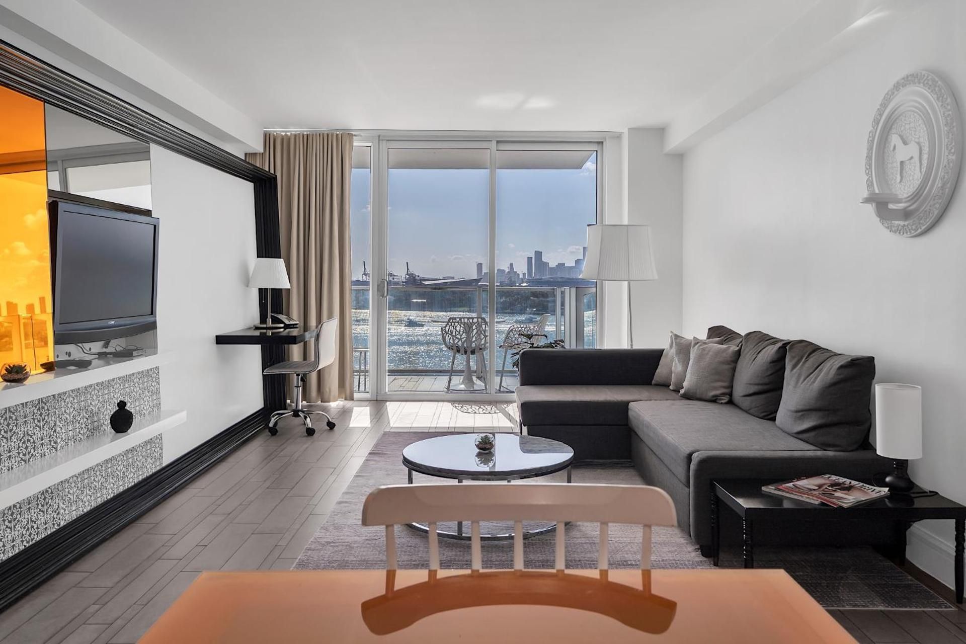 Deluxe Suite with Sea View