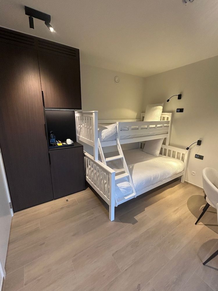 Manteka Logies Family Room, 2 Bedrooms, Balcony 2