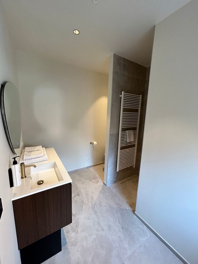 Manteka Logies Comfort Double Room 8