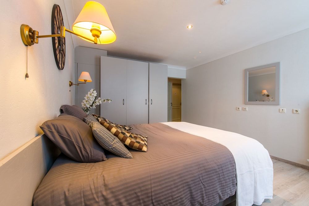 Classic Apartment, 1 Double Bed with Sofa bed, City View