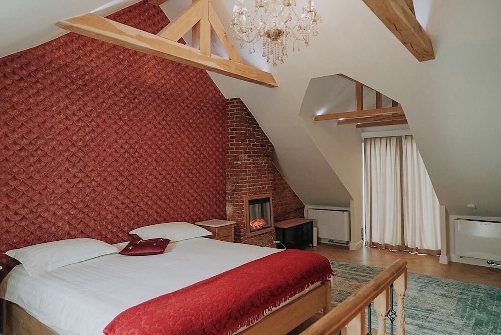 Suite, City View