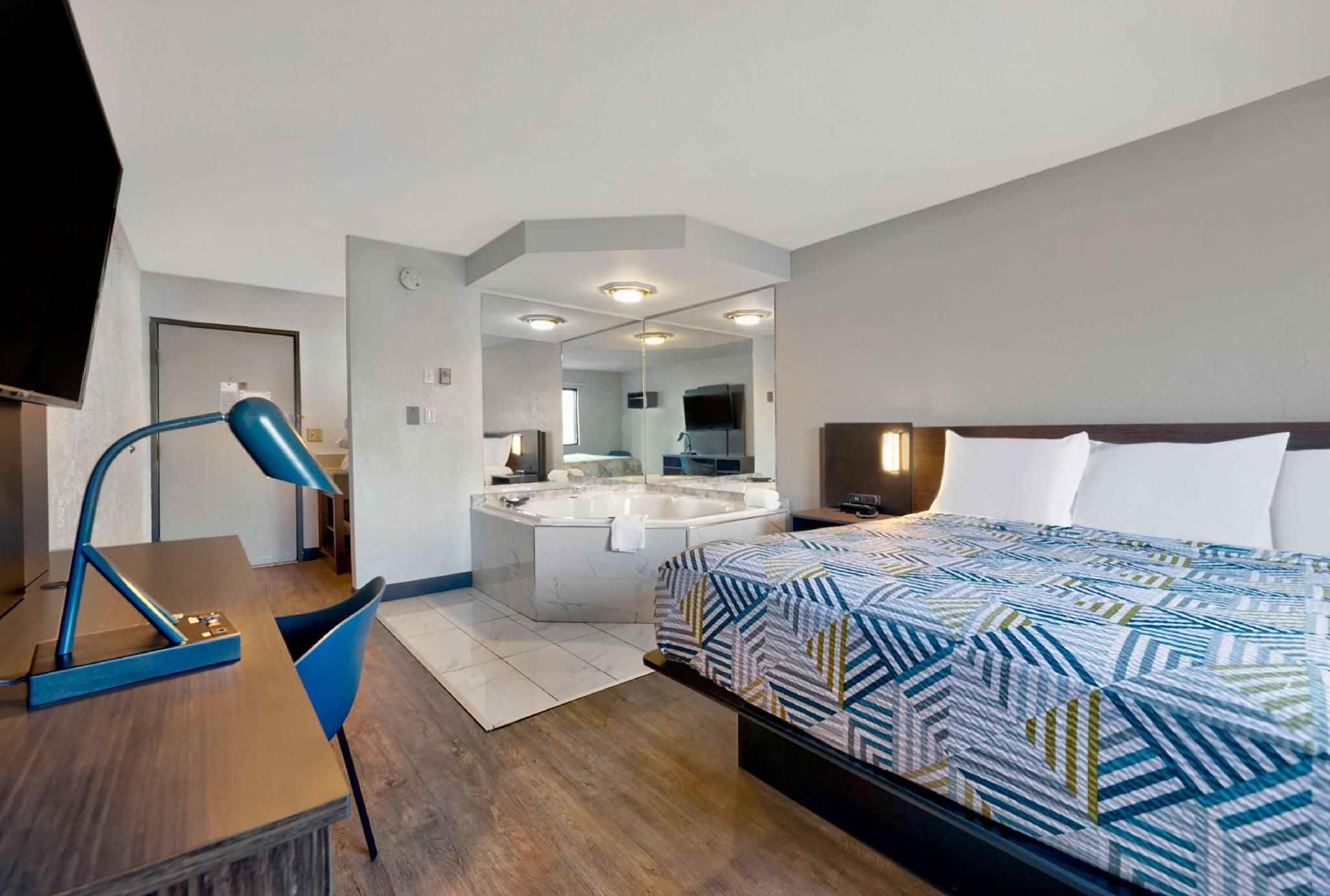 1 King Bed | Non-Smoking, Hot Tub