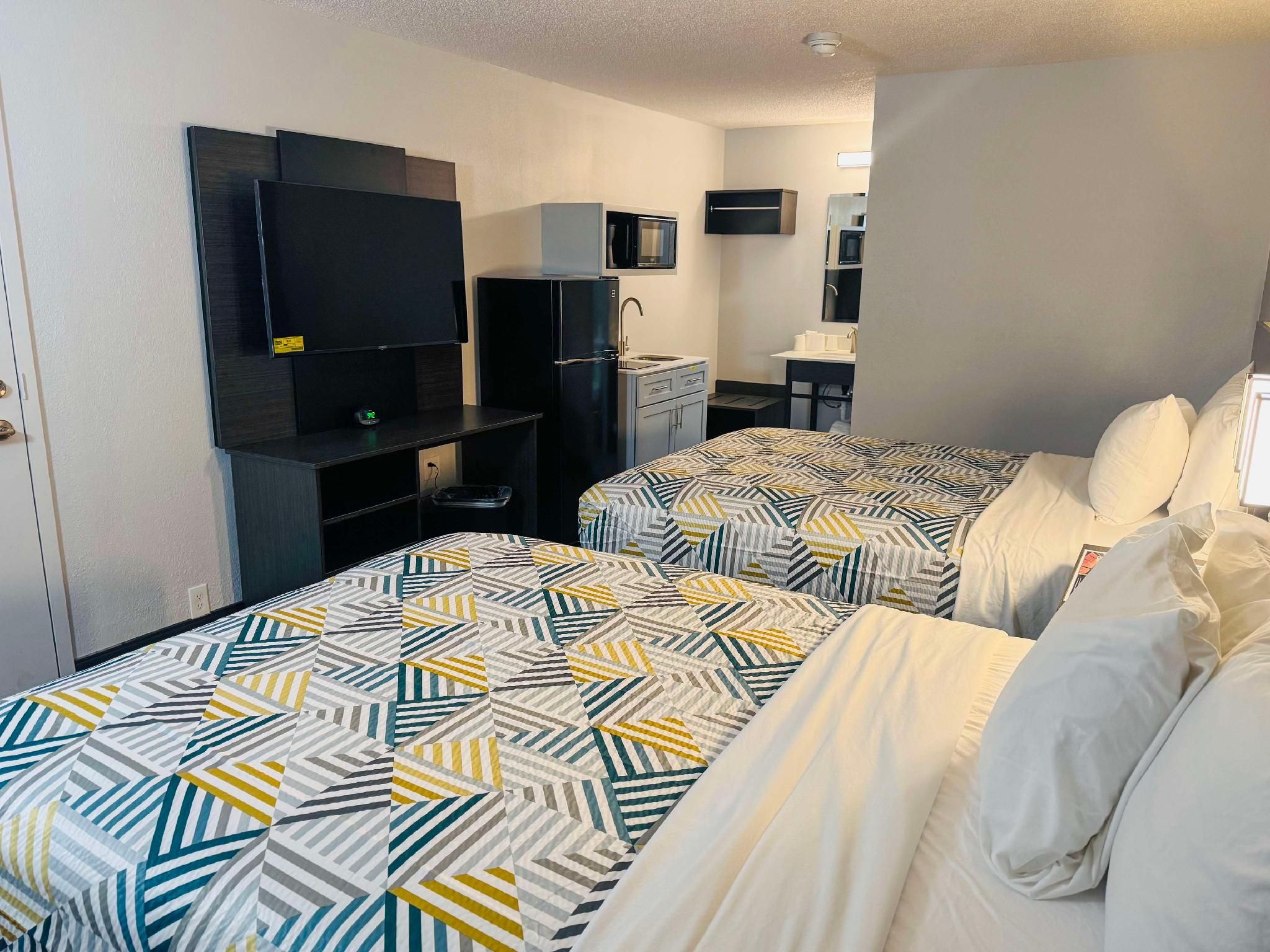 Studio 6 Southgate, MI - Detroit 2 Queen Beds | Non-Smoking, Kitchen 2