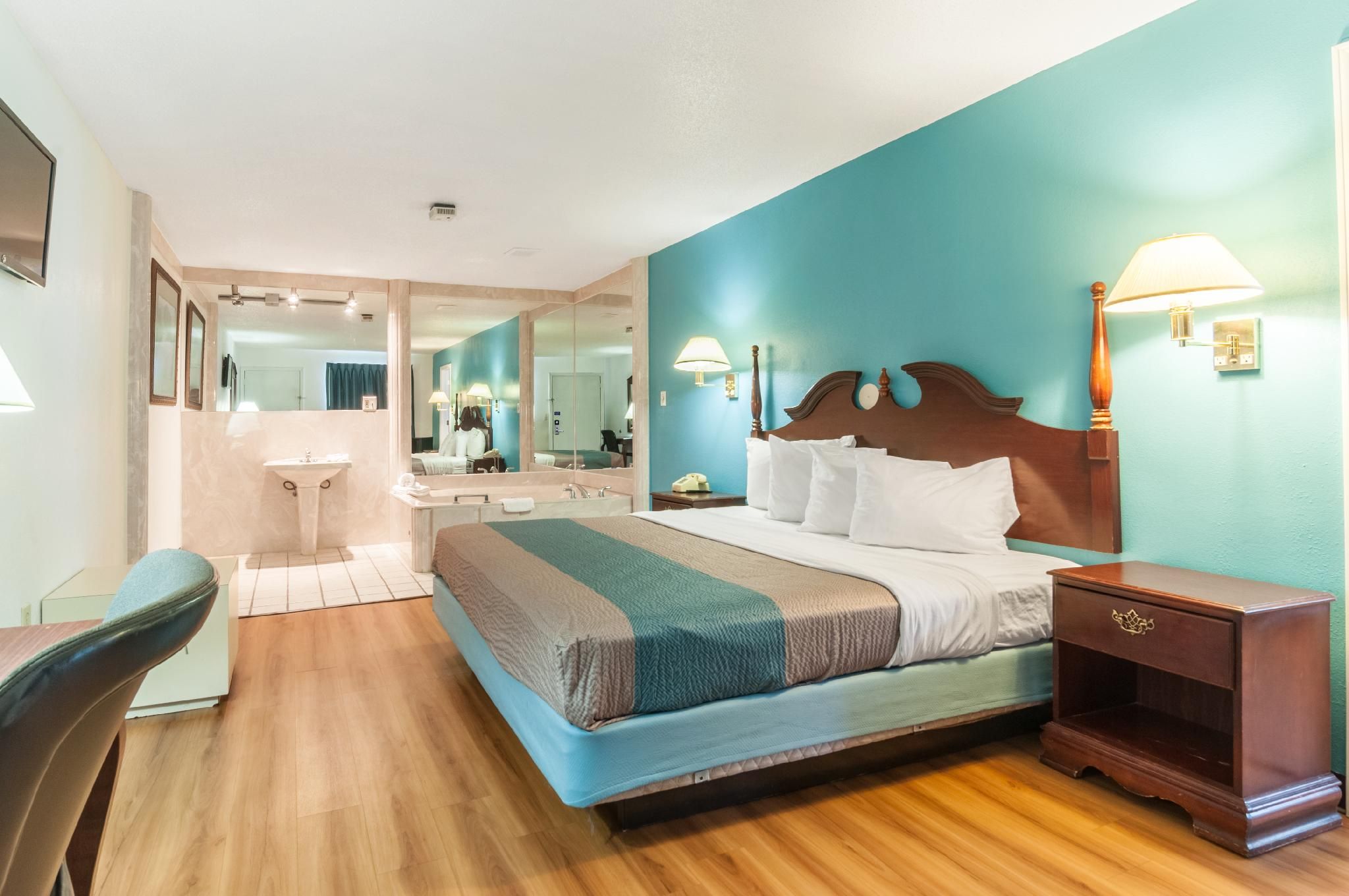 1 Queen Bed | Non-Smoking