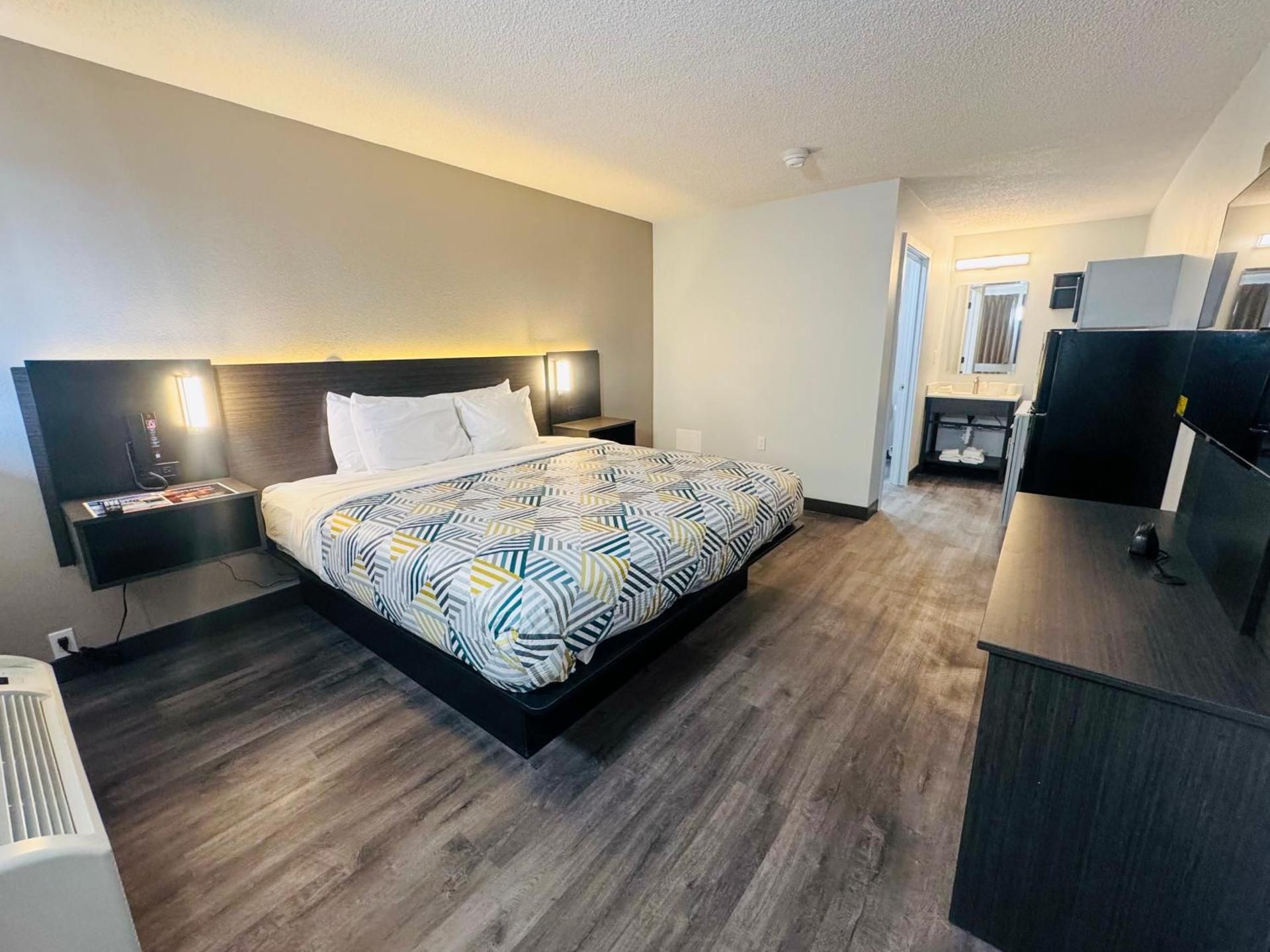 Motel 6 Southgate, MI - Detroit 2 Queen Beds - Non-Smoking