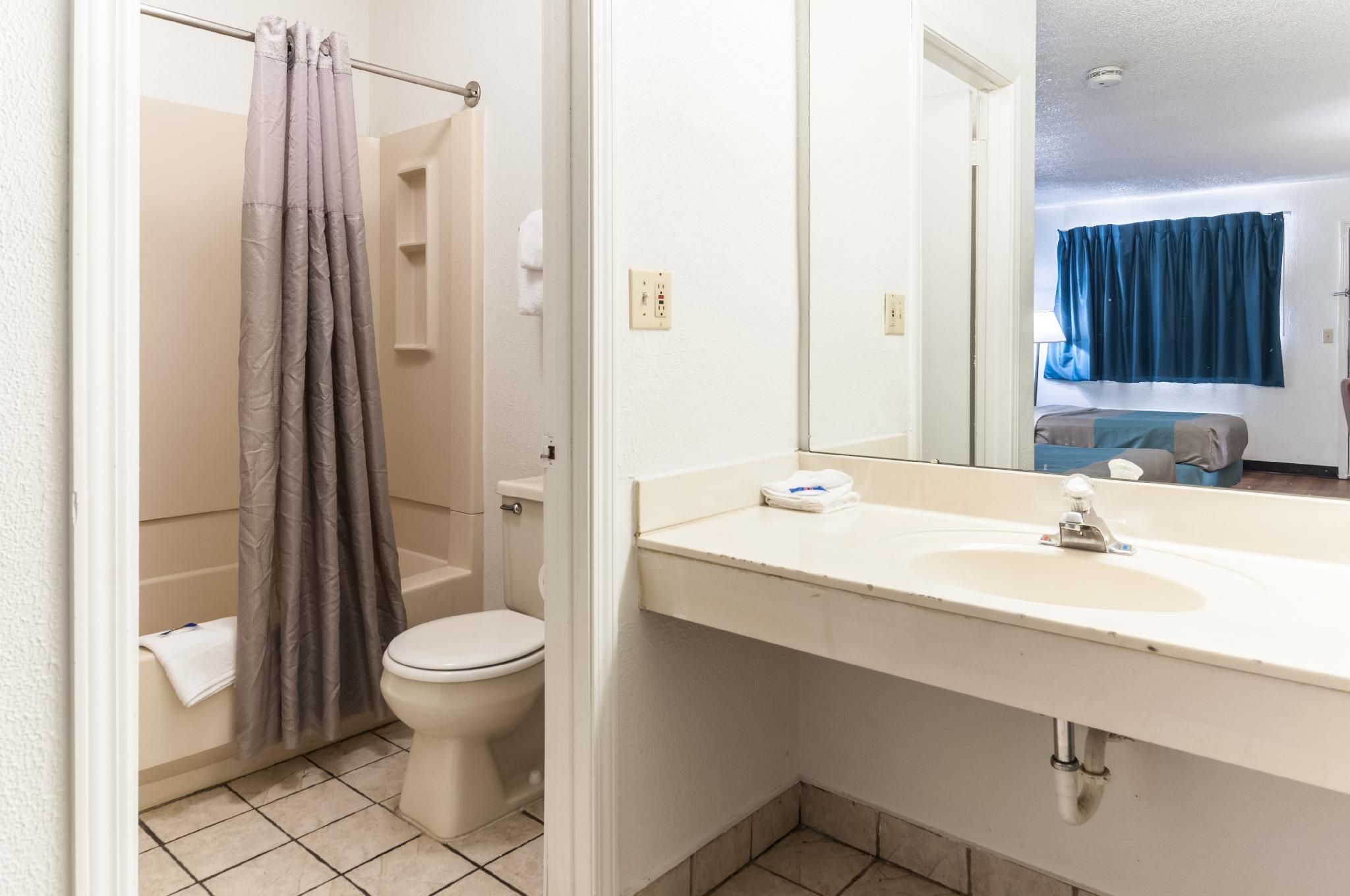 Motel 6 Southgate, MI - Detroit 2 Queen Beds - Non-Smoking 3