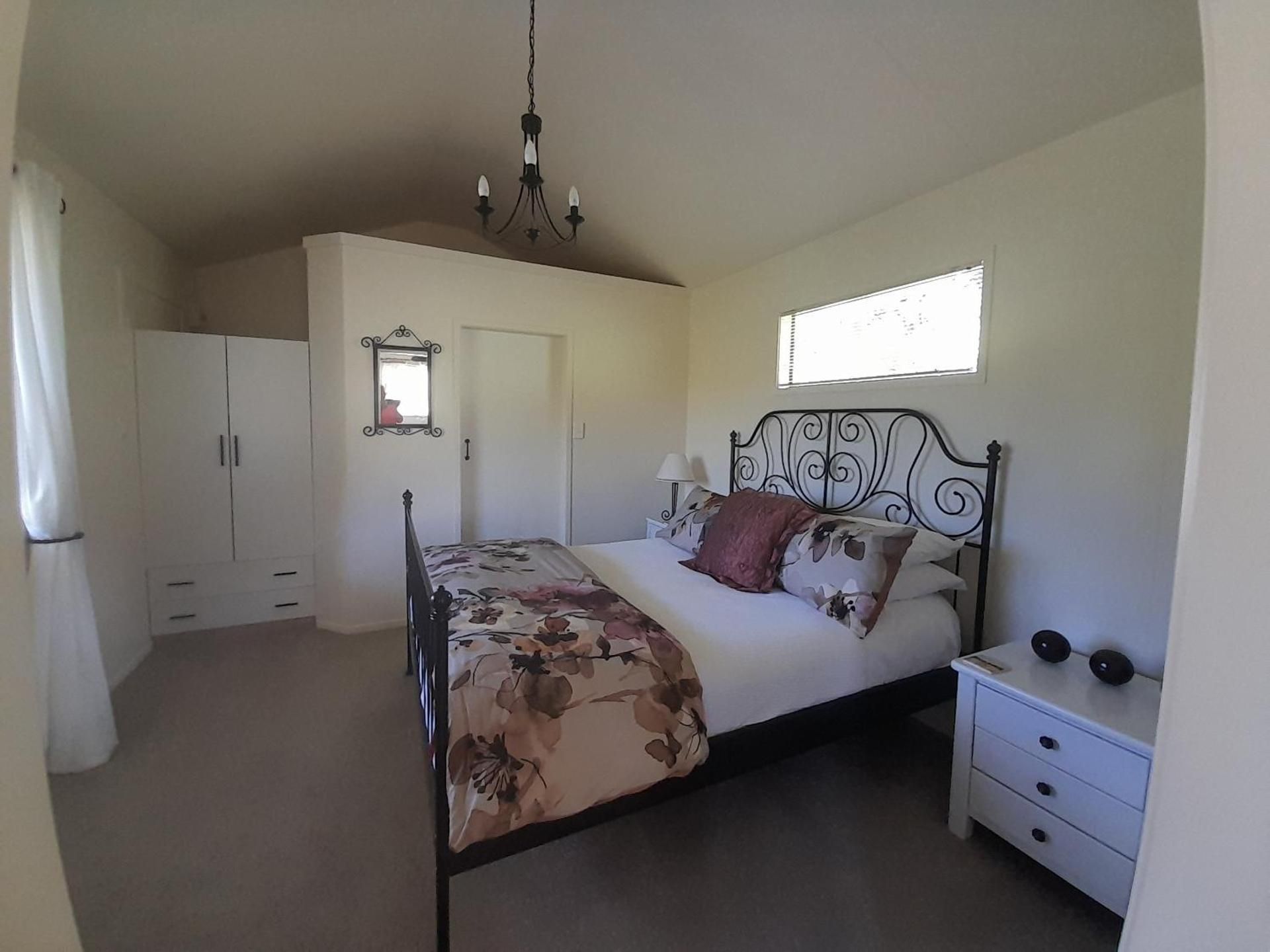 Kuaotunu's Peebles Cottage Double Room