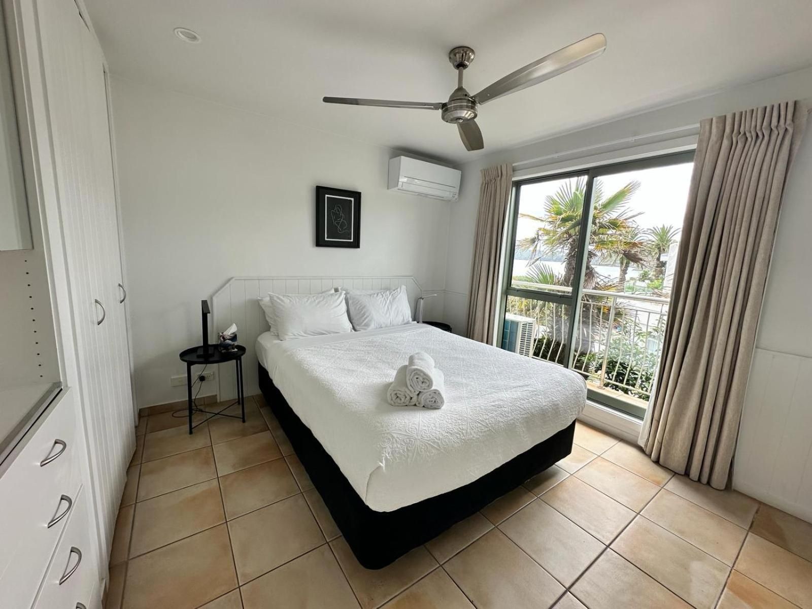 One-Bedroom Apartment with Sea View and Balcony