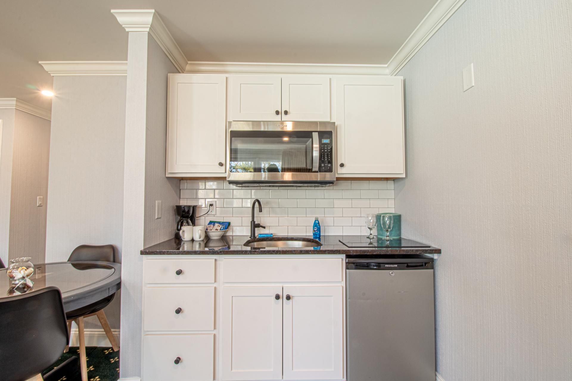 Efficiency with 2 Queen Size Bed