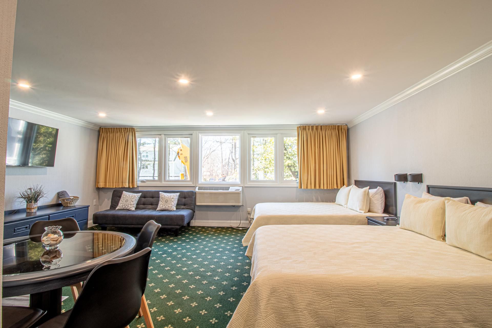 Efficiency with 2 Queen Size Bed