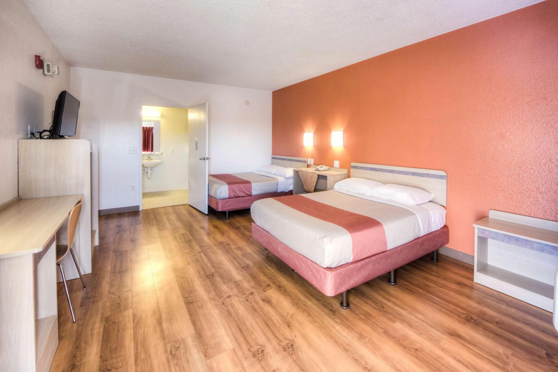 Quadruple Room - Disability Access - Roll in Shower