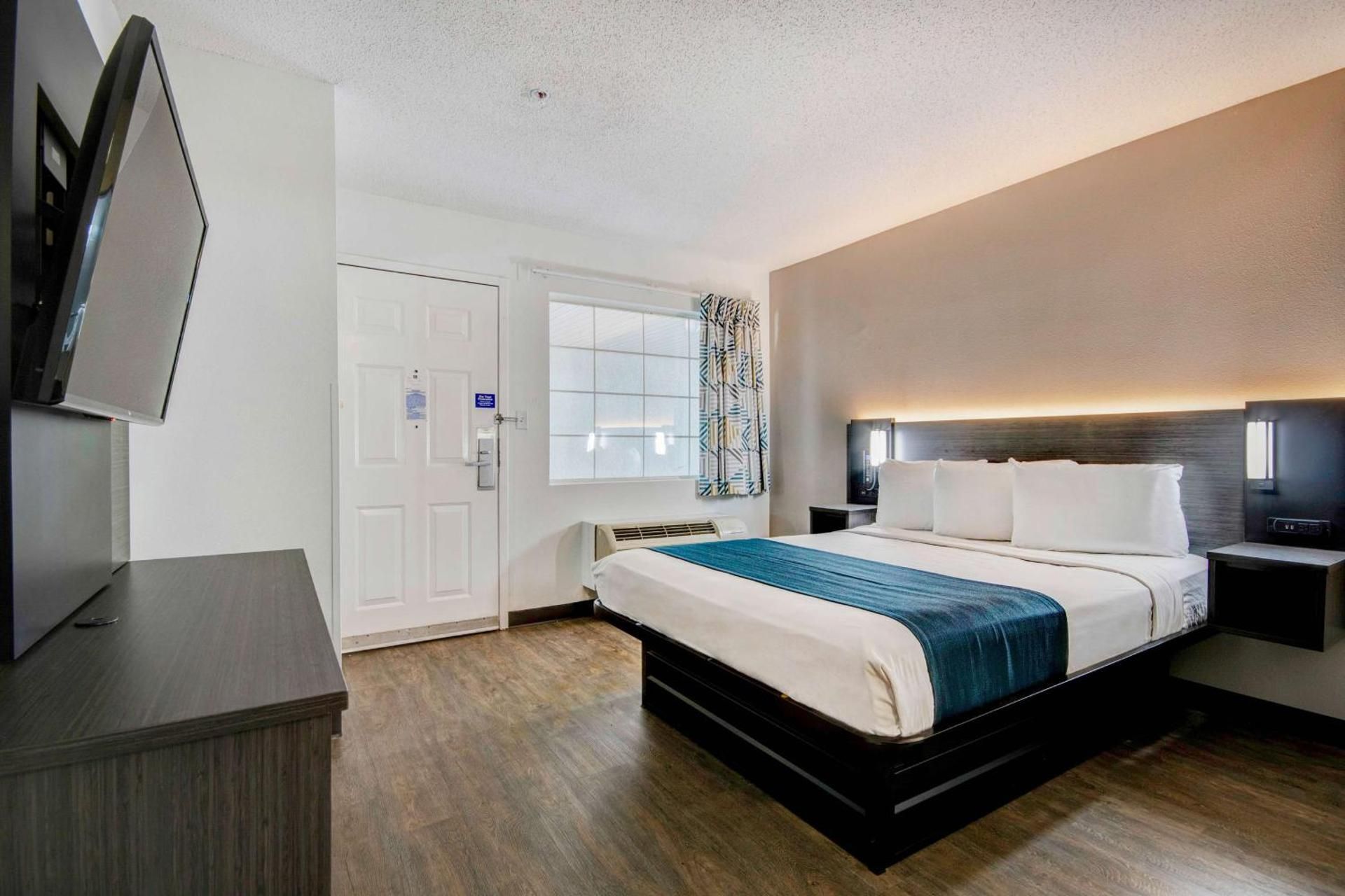 Queen Room - Disability Access - Non-Smoking