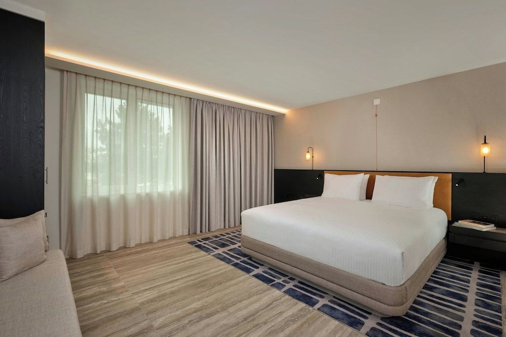 Deluxe Room, 1 King Bed