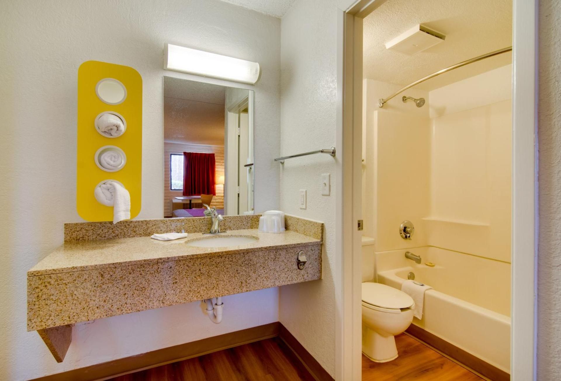 Motel 6 Eloy, AZ - Casa Grande 1 Queen Bed | Non-Smoking, Micfridge 3