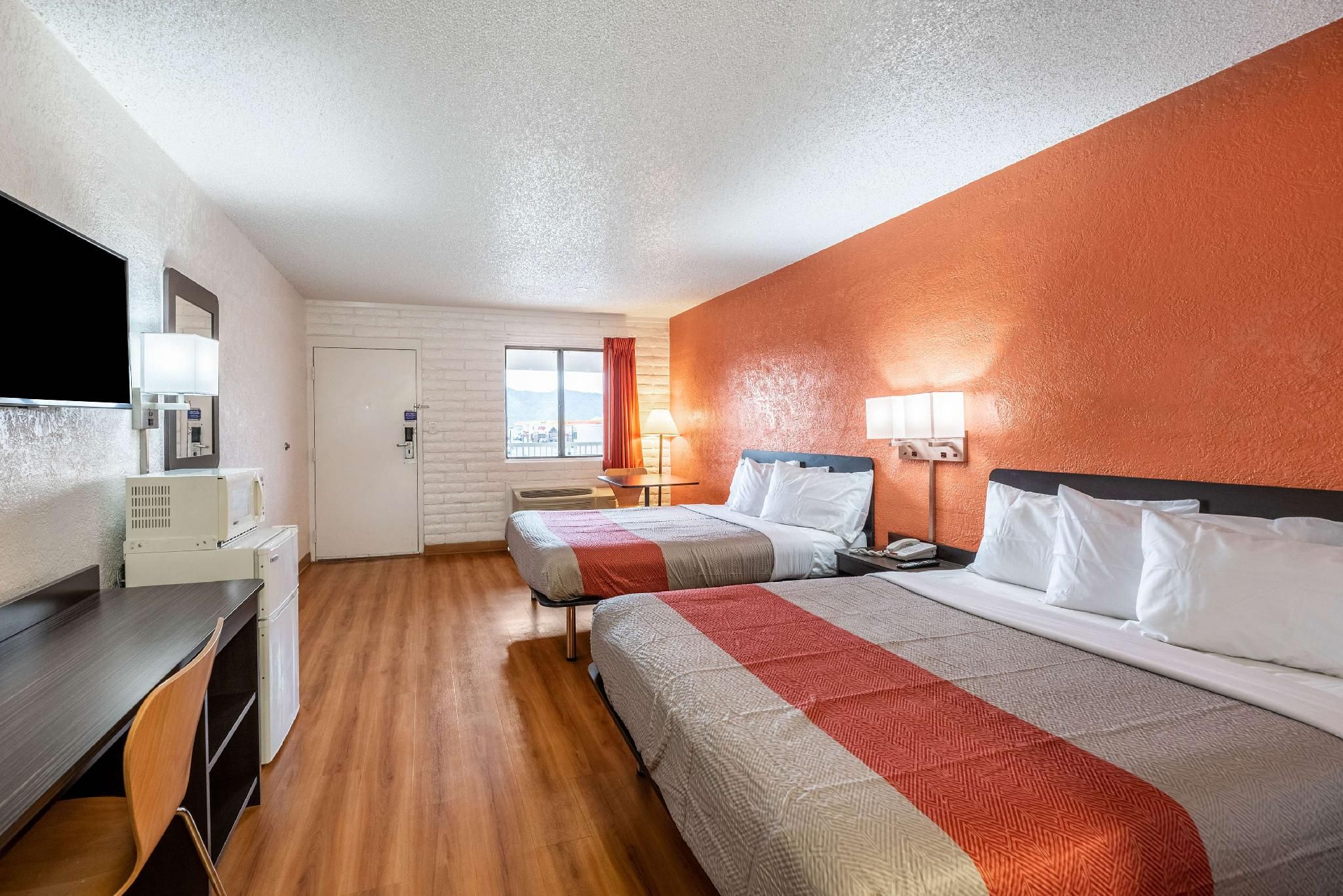 Motel 6 Eloy, AZ - Casa Grande 2 Queen Beds | Mob Acc RI Shwr Nsmk Micfridg