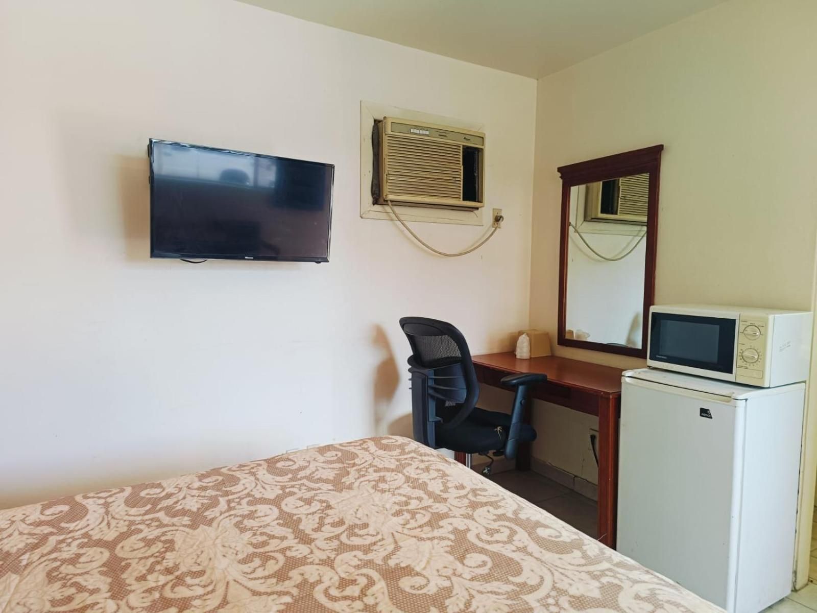 Pen Ann by Capital O Pharr/McAllen TX King Bed Non-Smoking 2