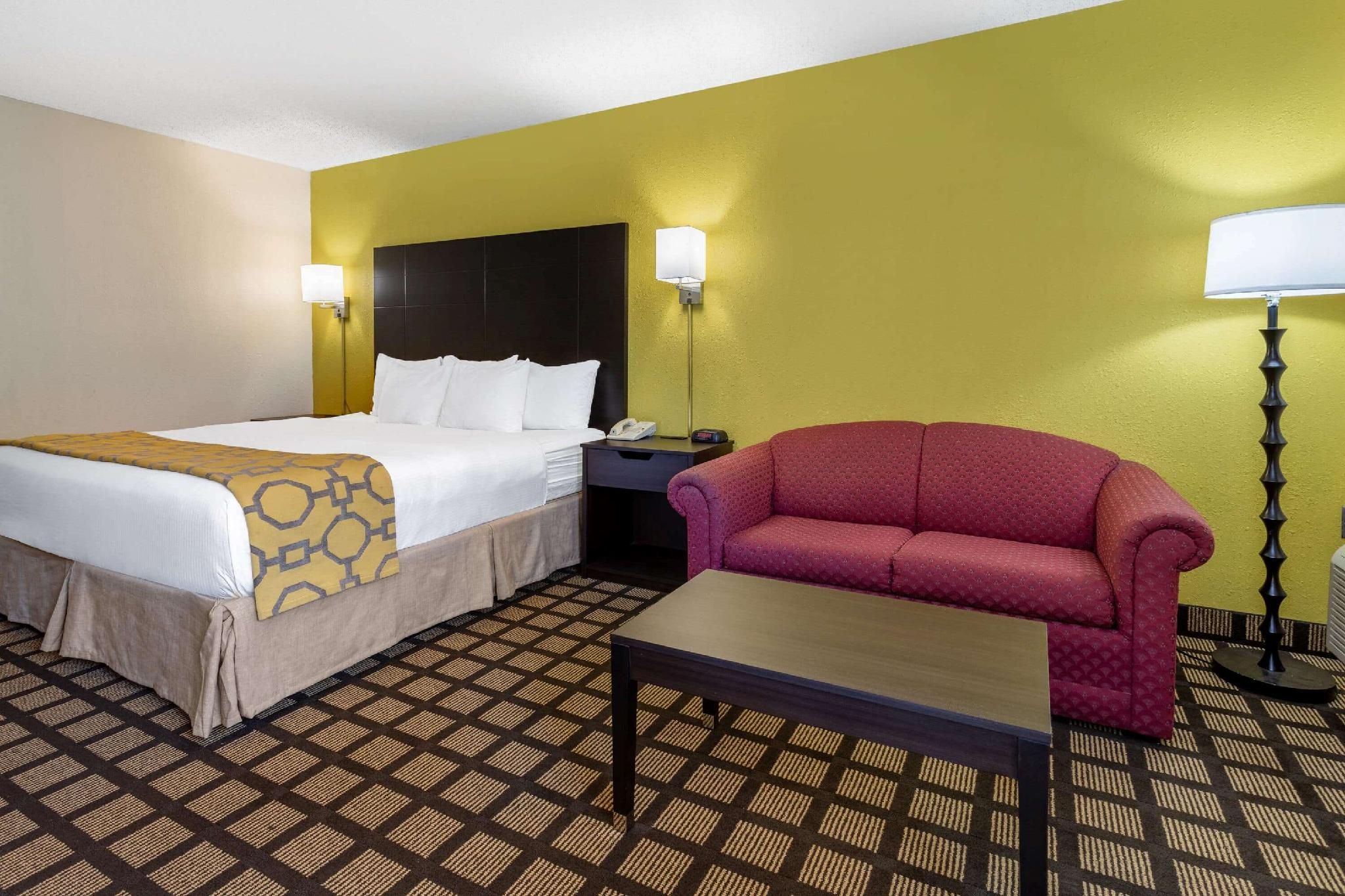 Baymont by Wyndham Queensbury/Lake George 1 King Bed, Non-Smoking 2