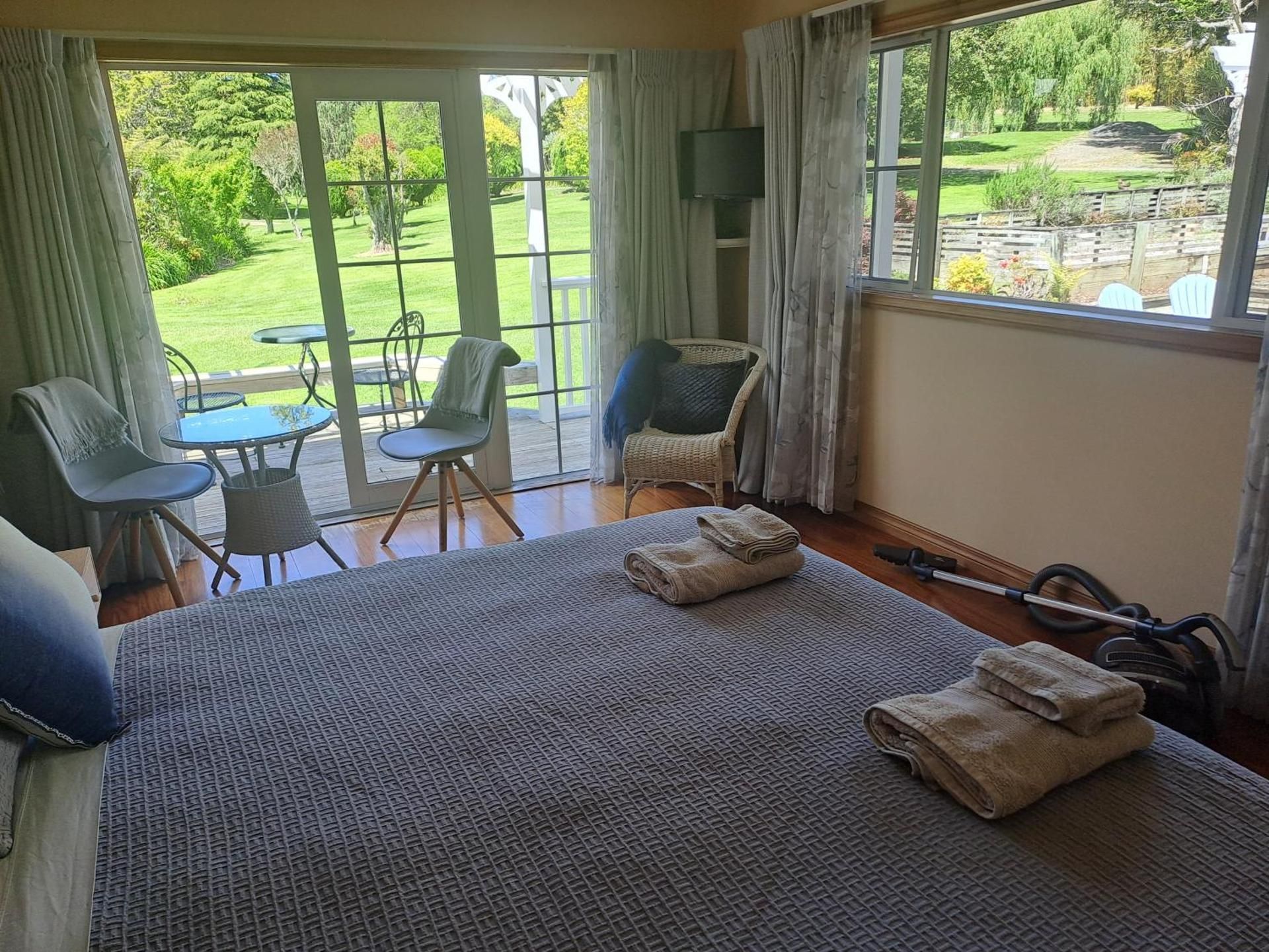 Deluxe Double Room (2 Adults + 1 Child)
