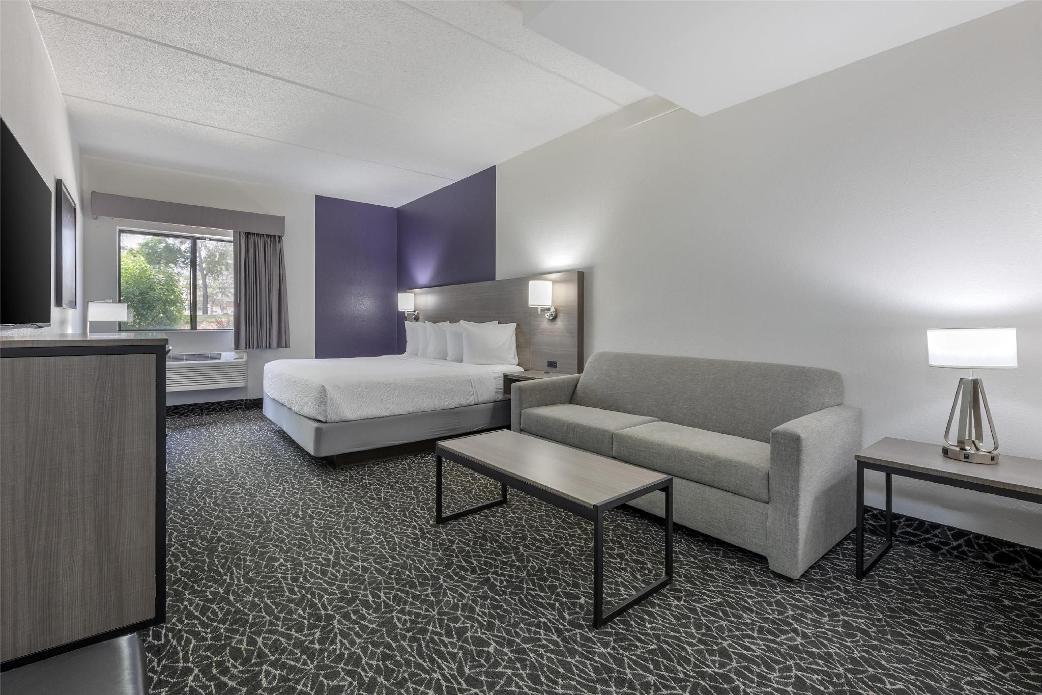 Accessibility - 1 King, Bathtub, Sofabed, Nonsmoking