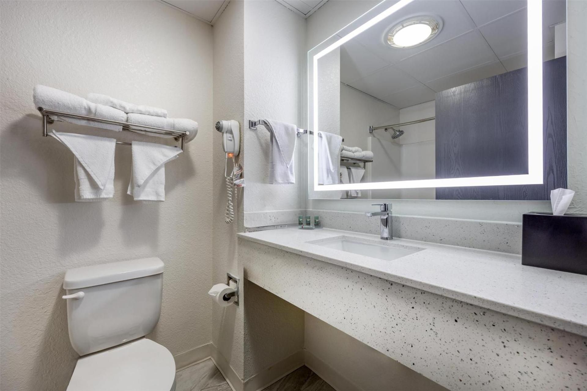 King Suite with Spa Bath - Non-Smoking