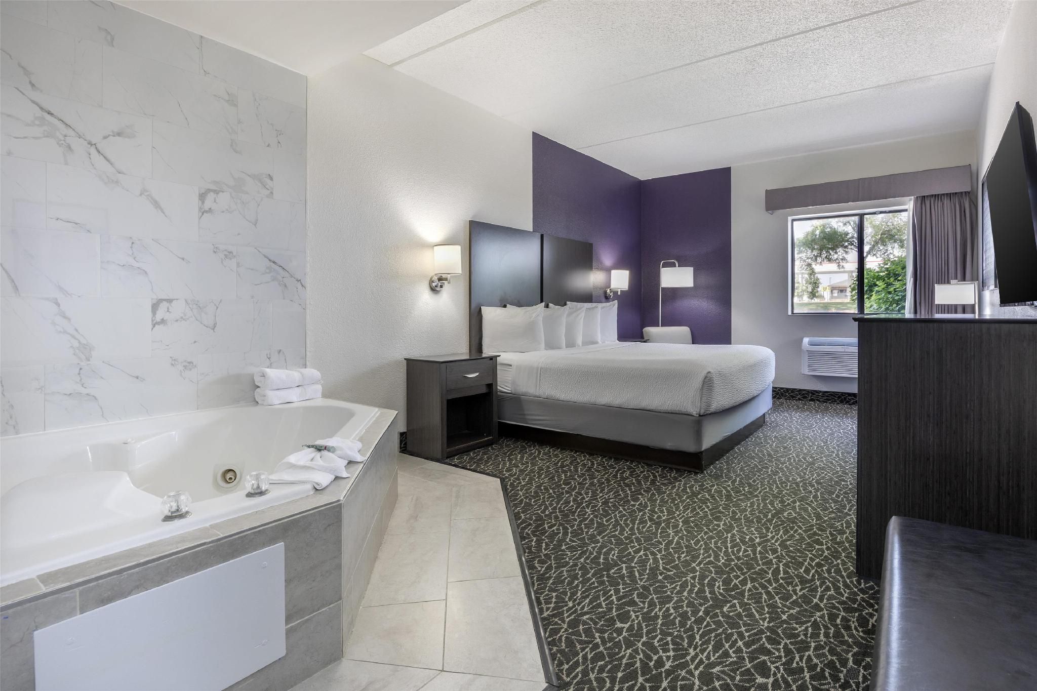 Best Western Bolingbrook Hotel Suite - 1 King Bed, Nonsmoking, Hot Tub