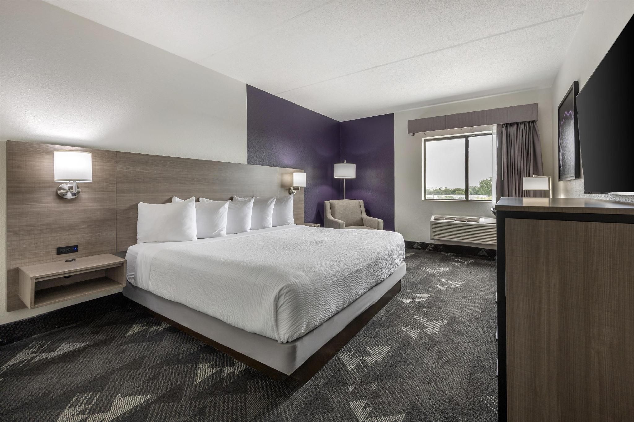 Accessibility - 1 King, Bathtub, Nonsmoking