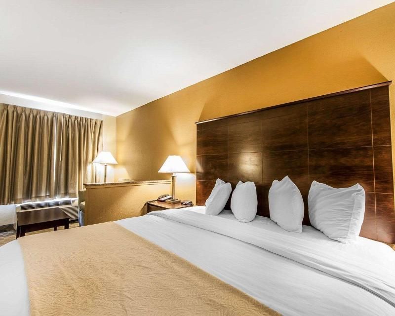 King Suite - Accessible/Non-Smoking