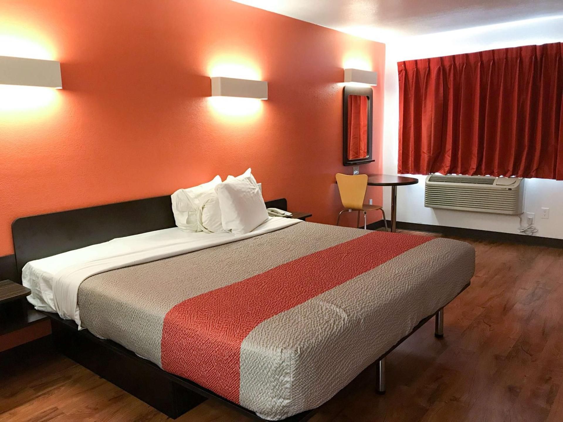 King Room - Disability Access - Non-Smoking