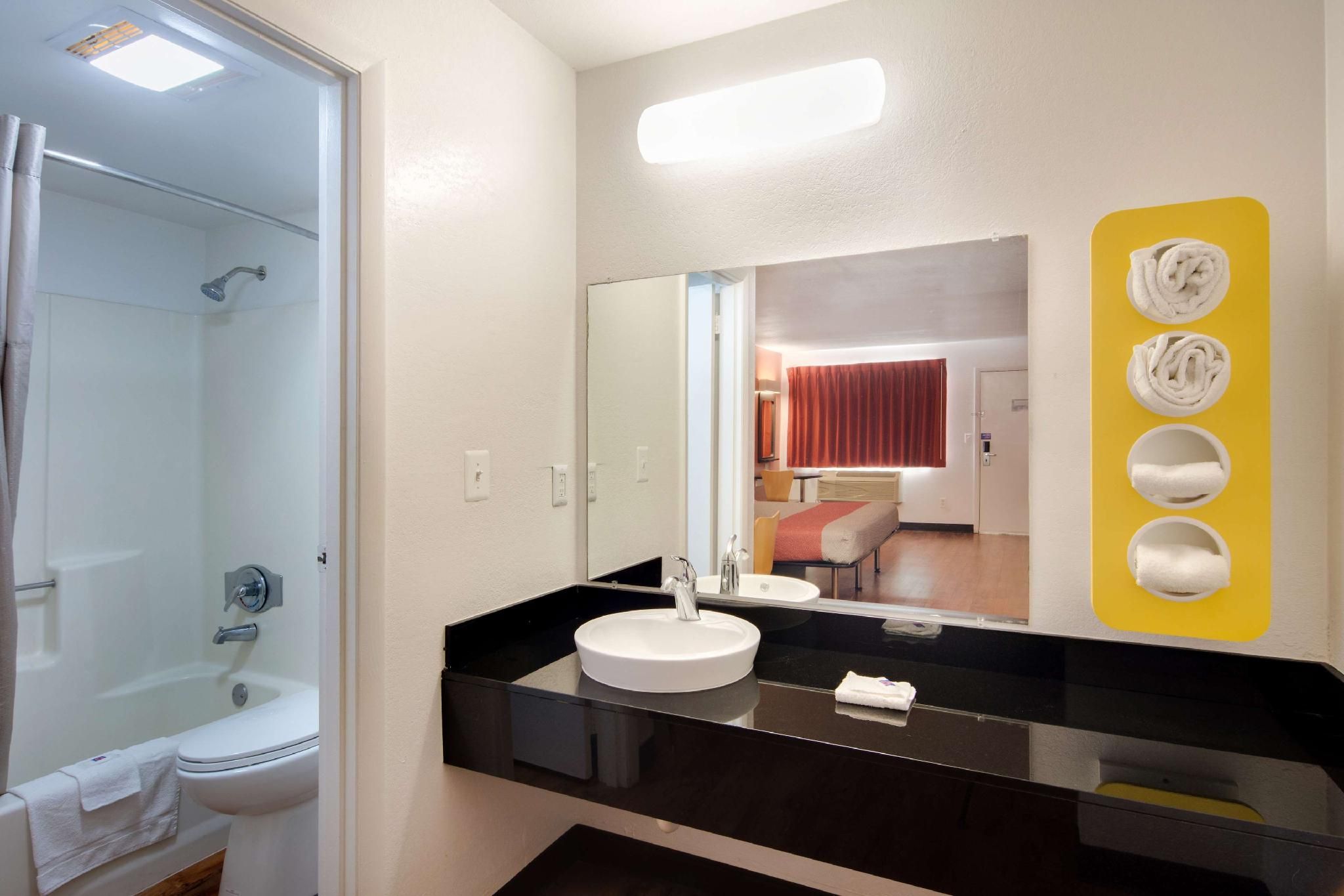 1 King Bed | Non-Smoking