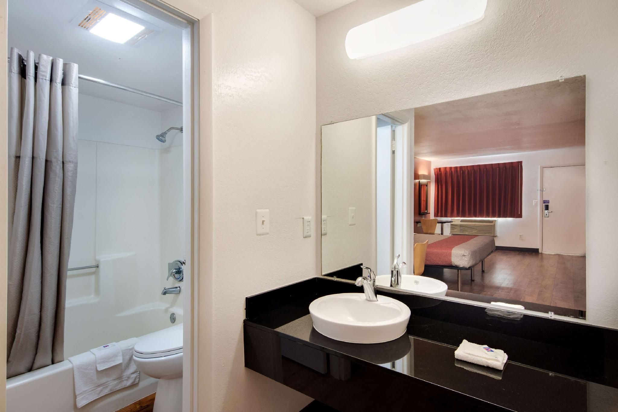 2 Full Beds | Non-Smoking, Micfridge