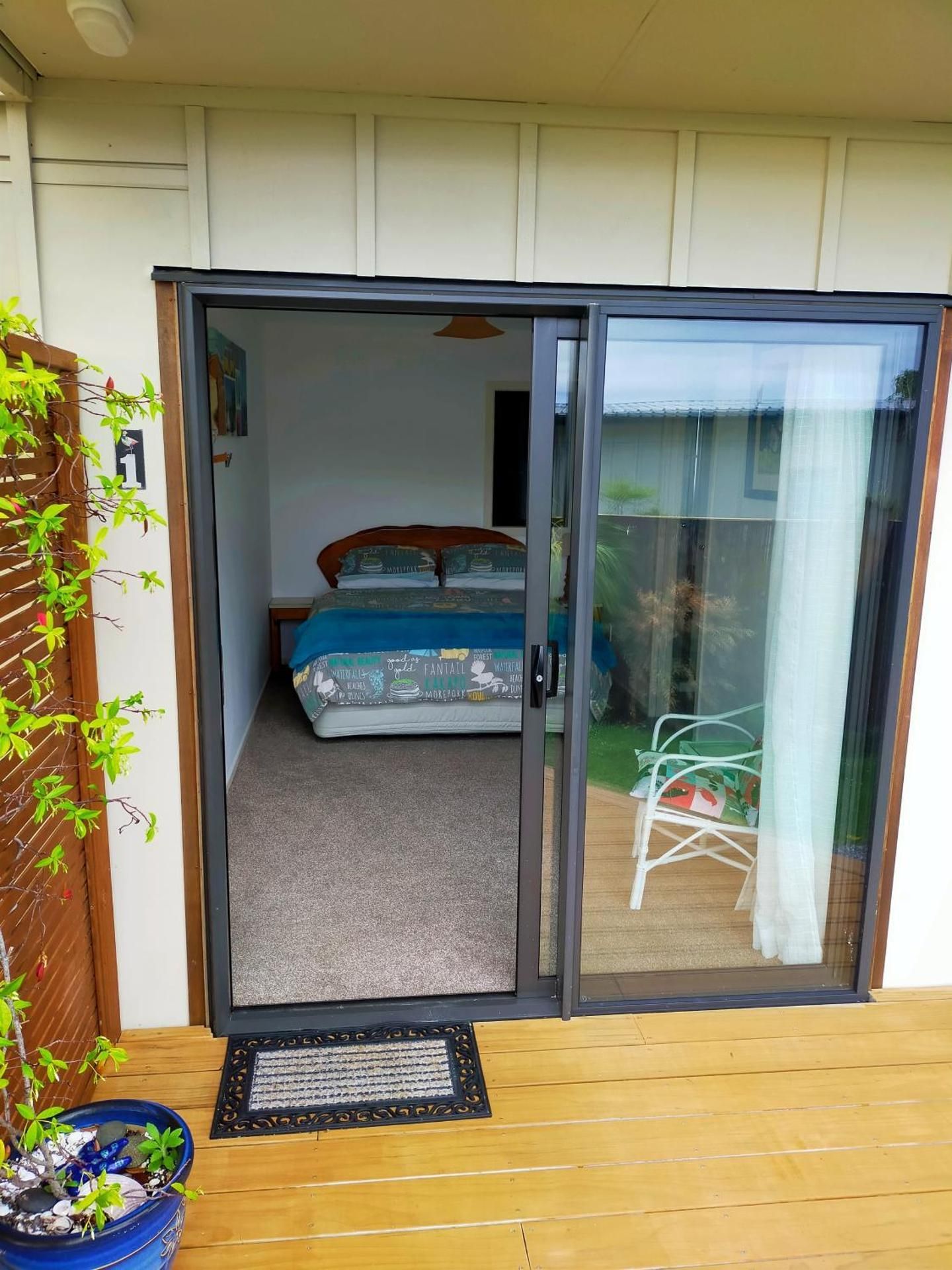 Deluxe Double Room with Side Sea View