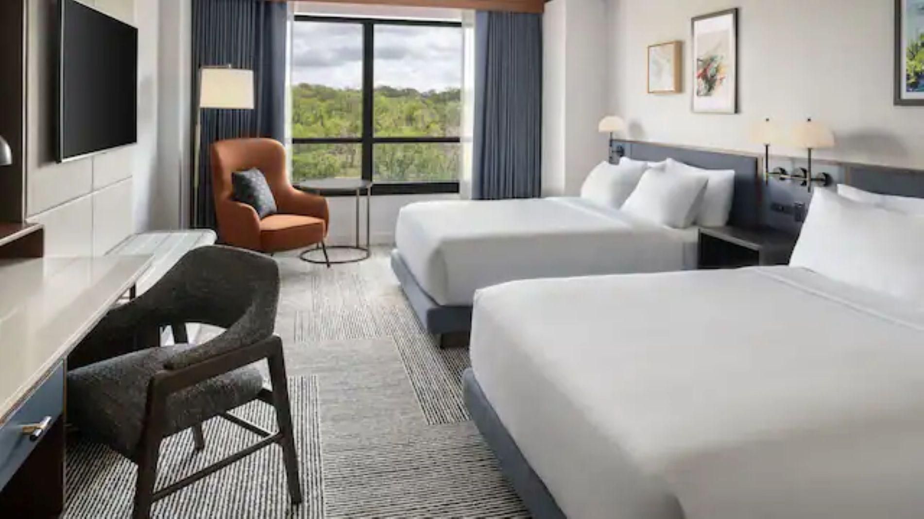 2 Queen Beds River View