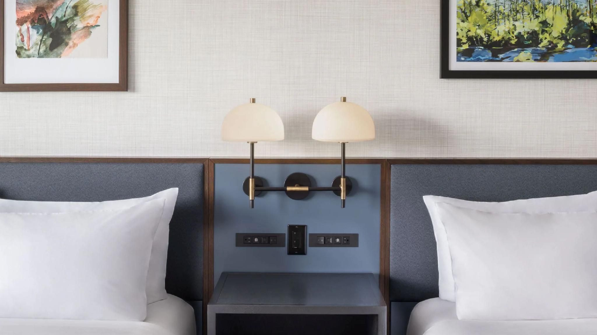 Accessible 2 Queen Beds With Rollin Shower