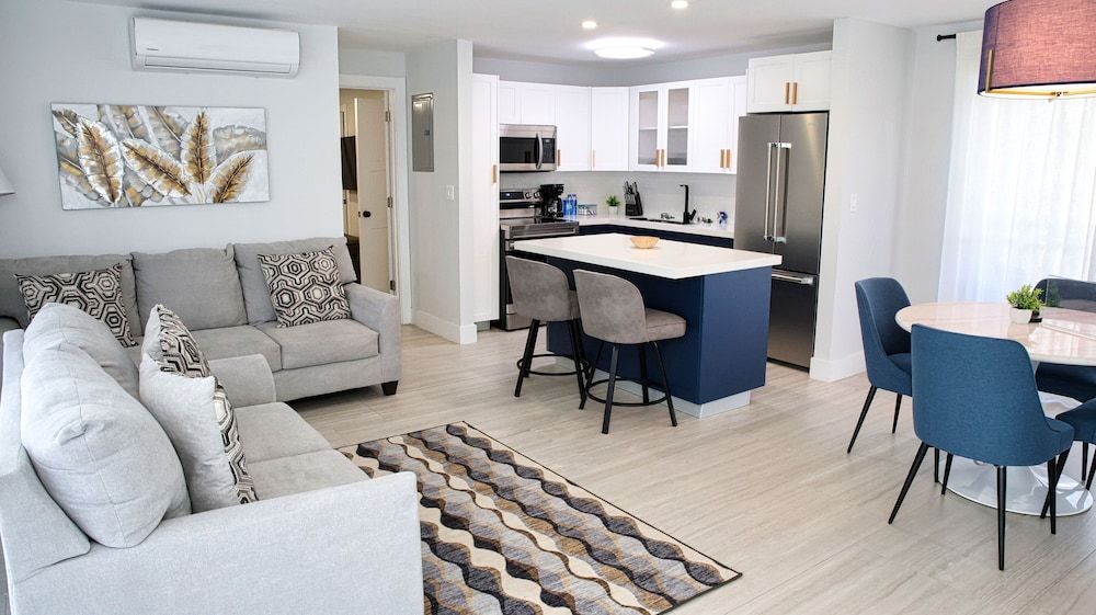 Villa Marina Suites Luxury Suite, Marina View 3