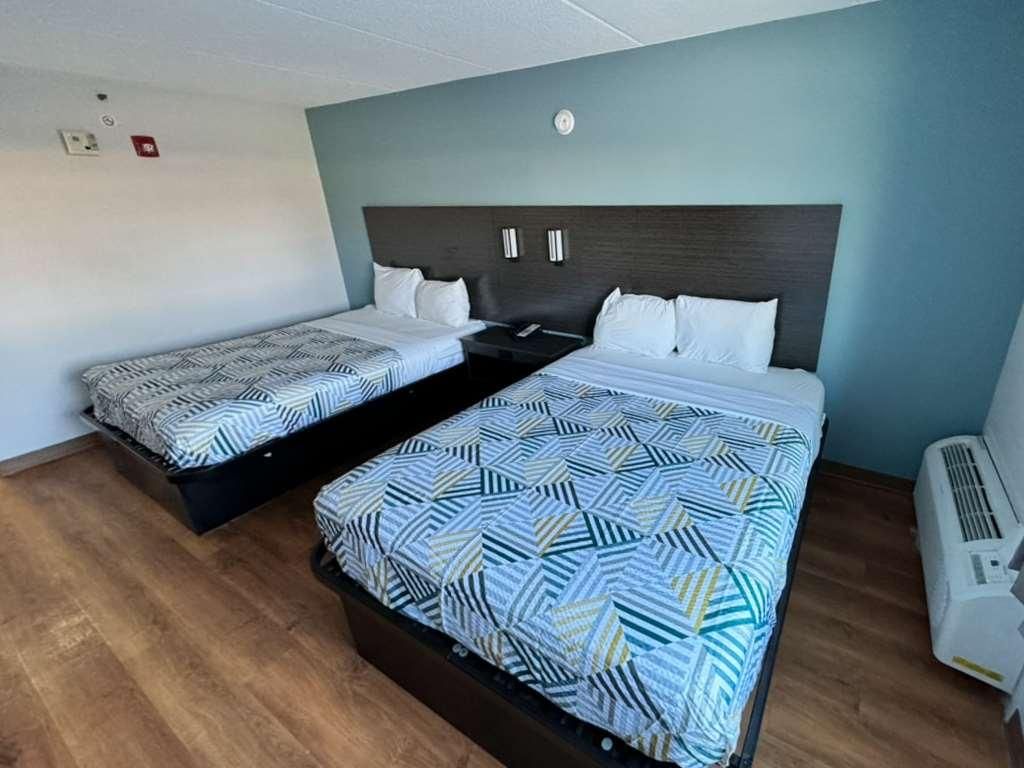 2 Queen Beds | Smoking, Mini Fridge