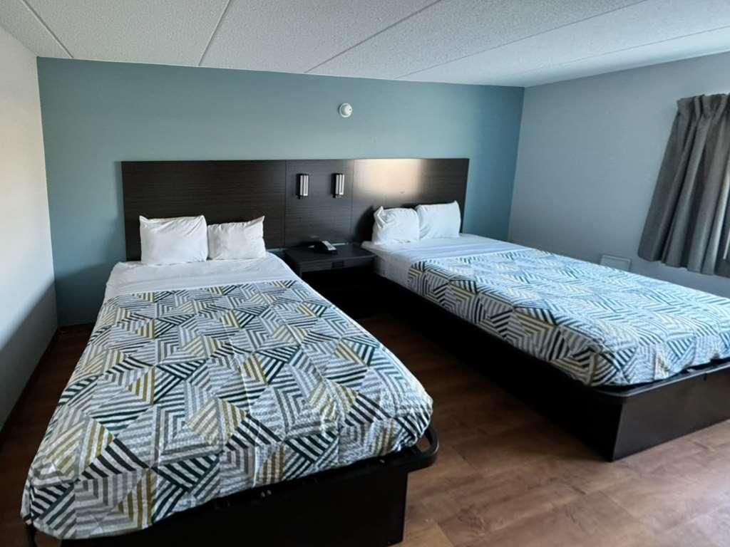 2 Queen Beds | Smoking, Mini Fridge