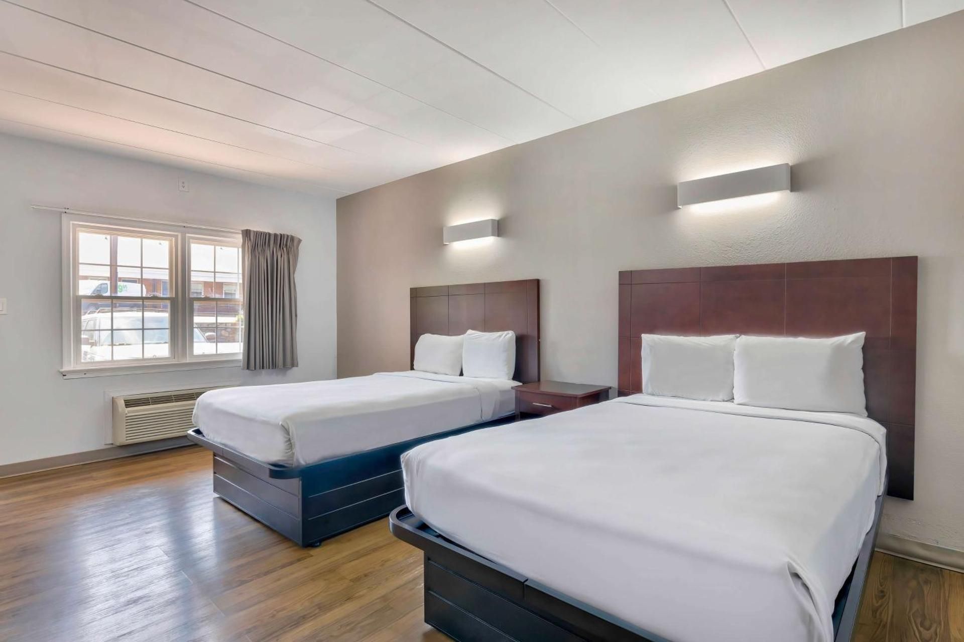 Motel 6 Falls Church, VA - Arlington Boulevard Quadruple Room - Disability Access - Non-Smoking 2