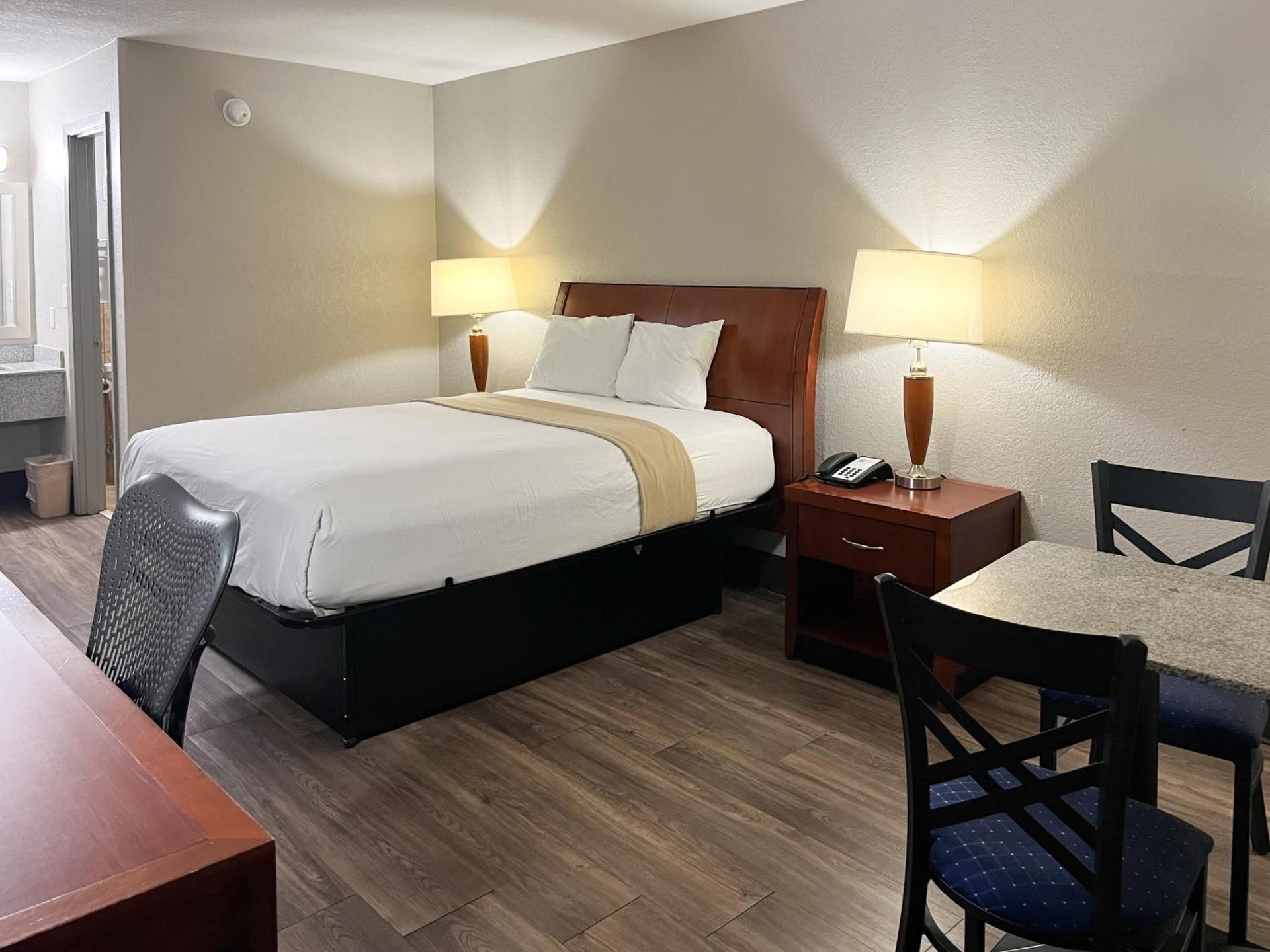 1 Full Bed | Smoking