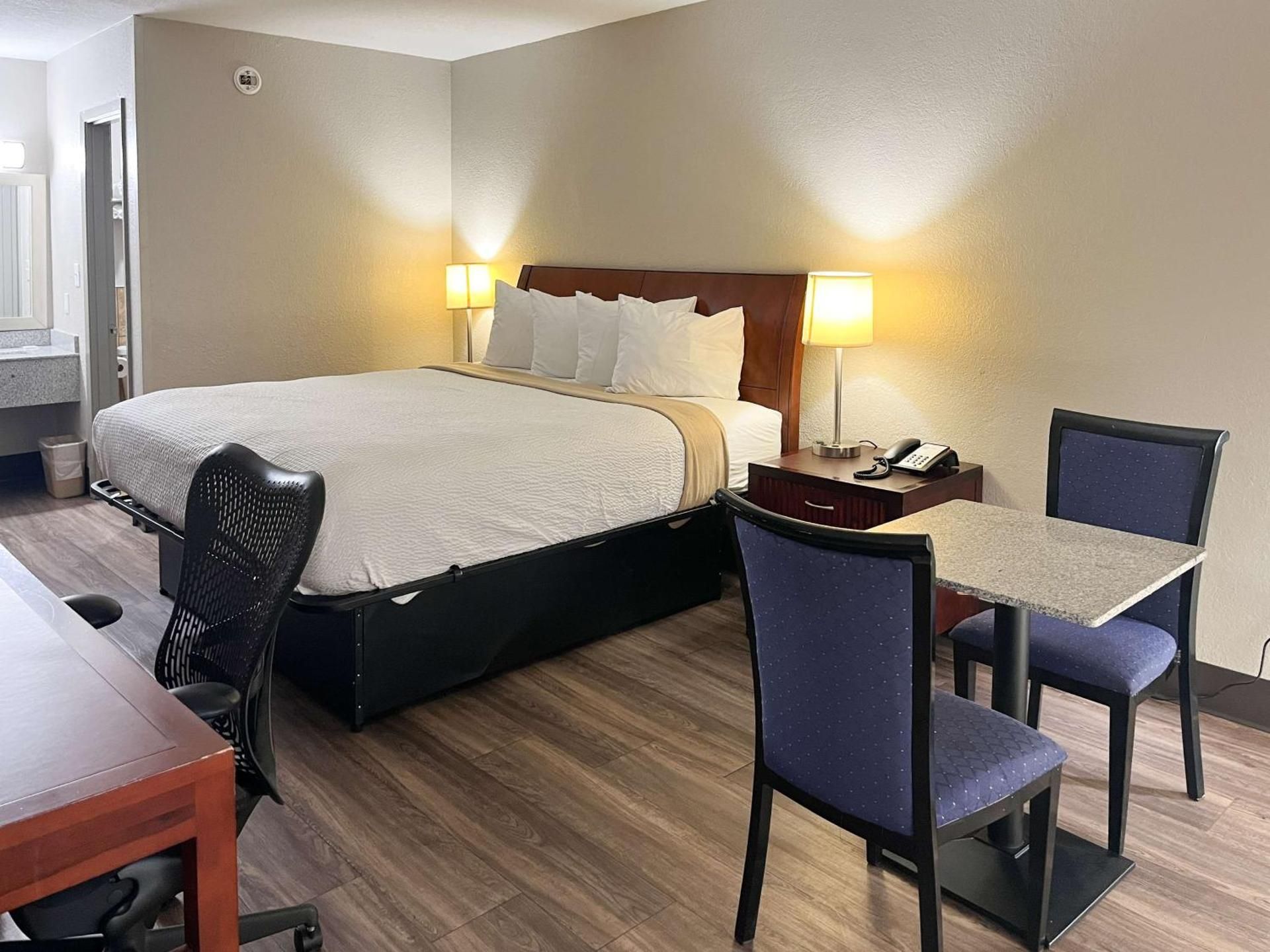 Motel 6 Raleigh, NC – Downtown South 1 King Bed | Smoking 2