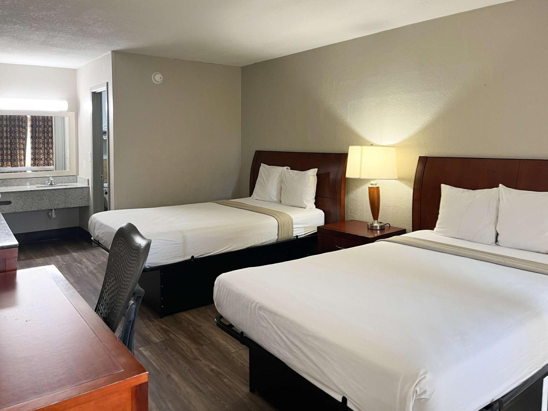 2 Full Beds | Smoking