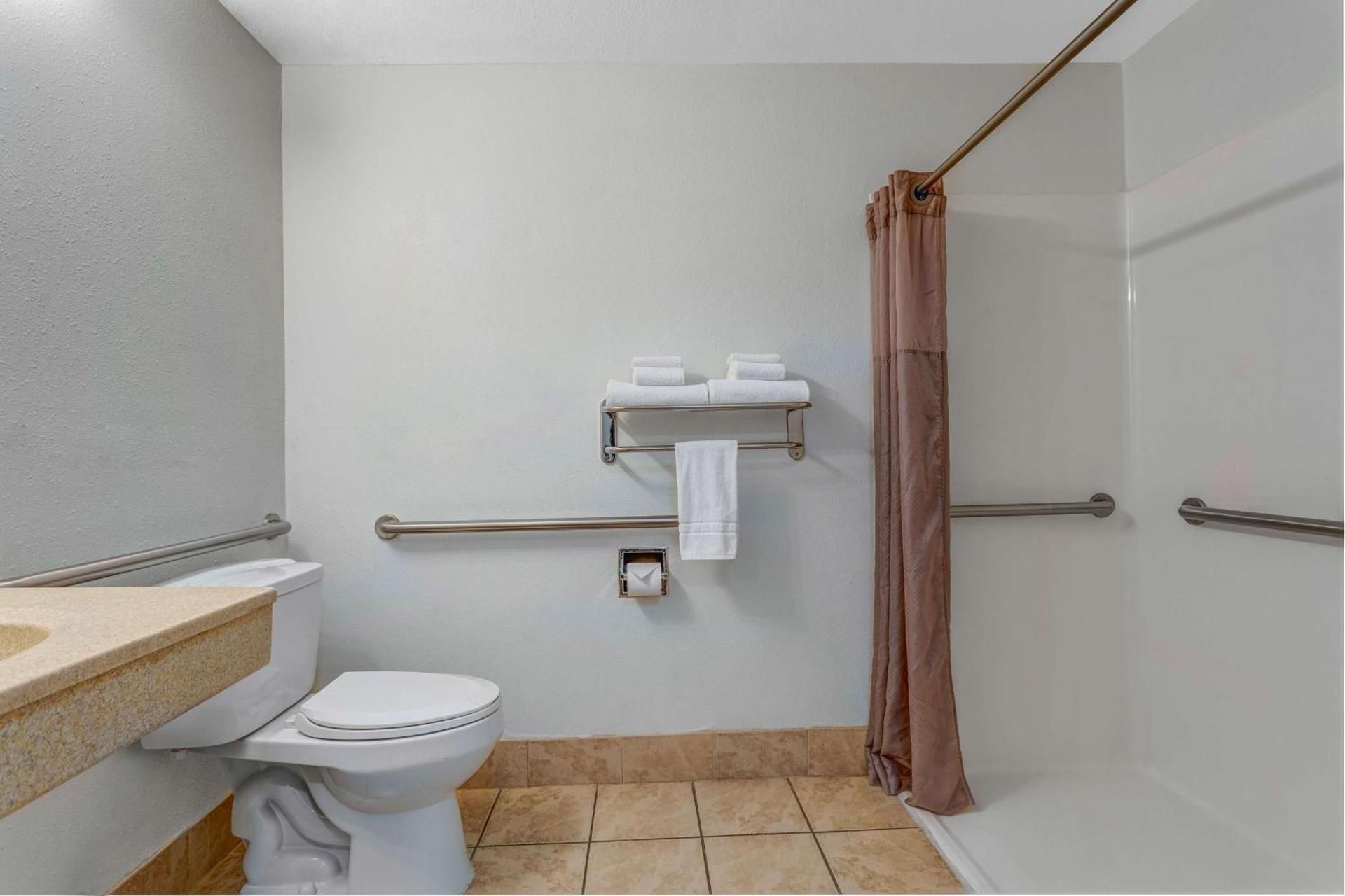 Queen Room - Disability Access - Roll in Shower