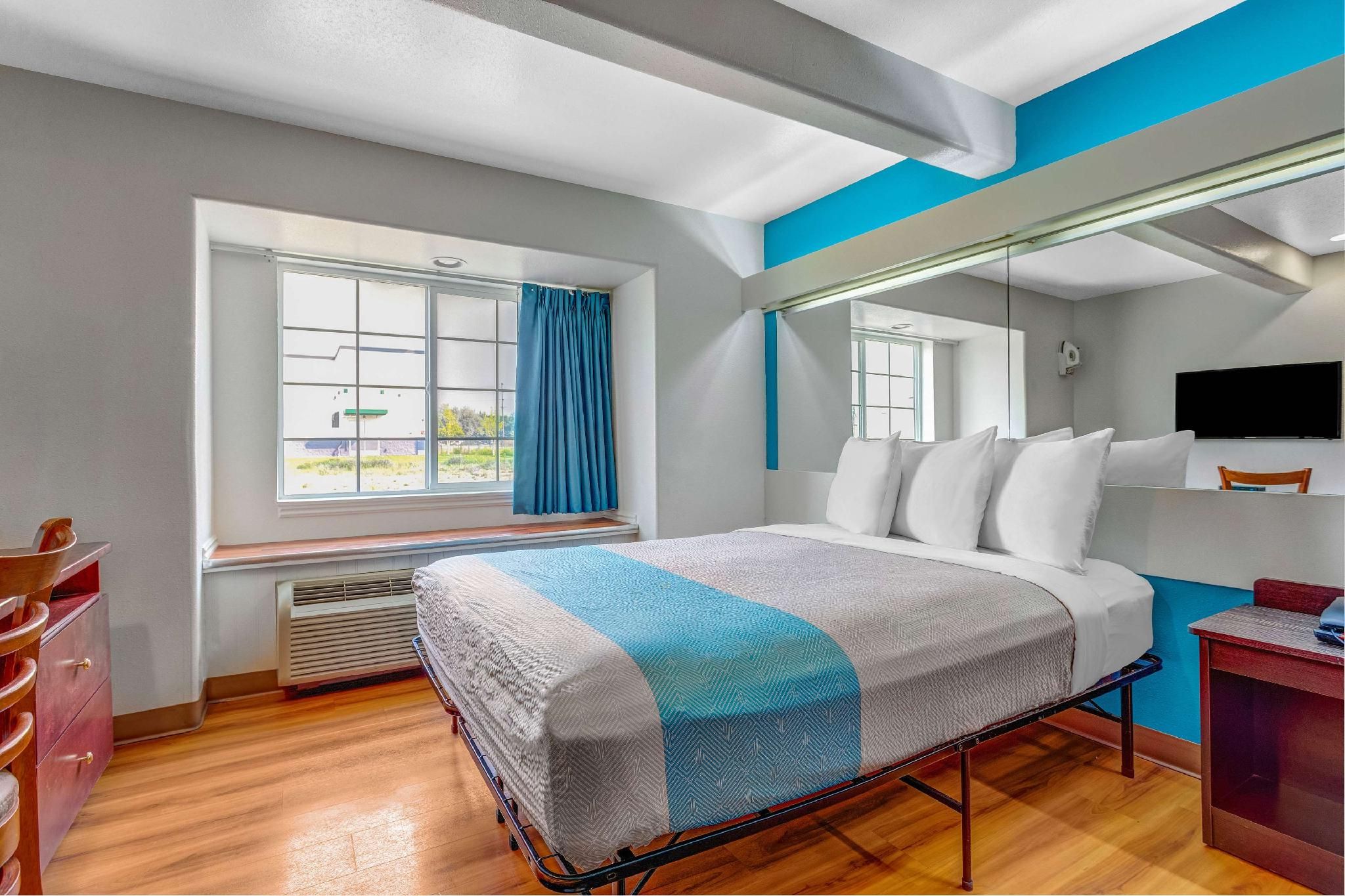 1 Queen Bed | Non-Smoking, Kitchen, Sofa-Bed