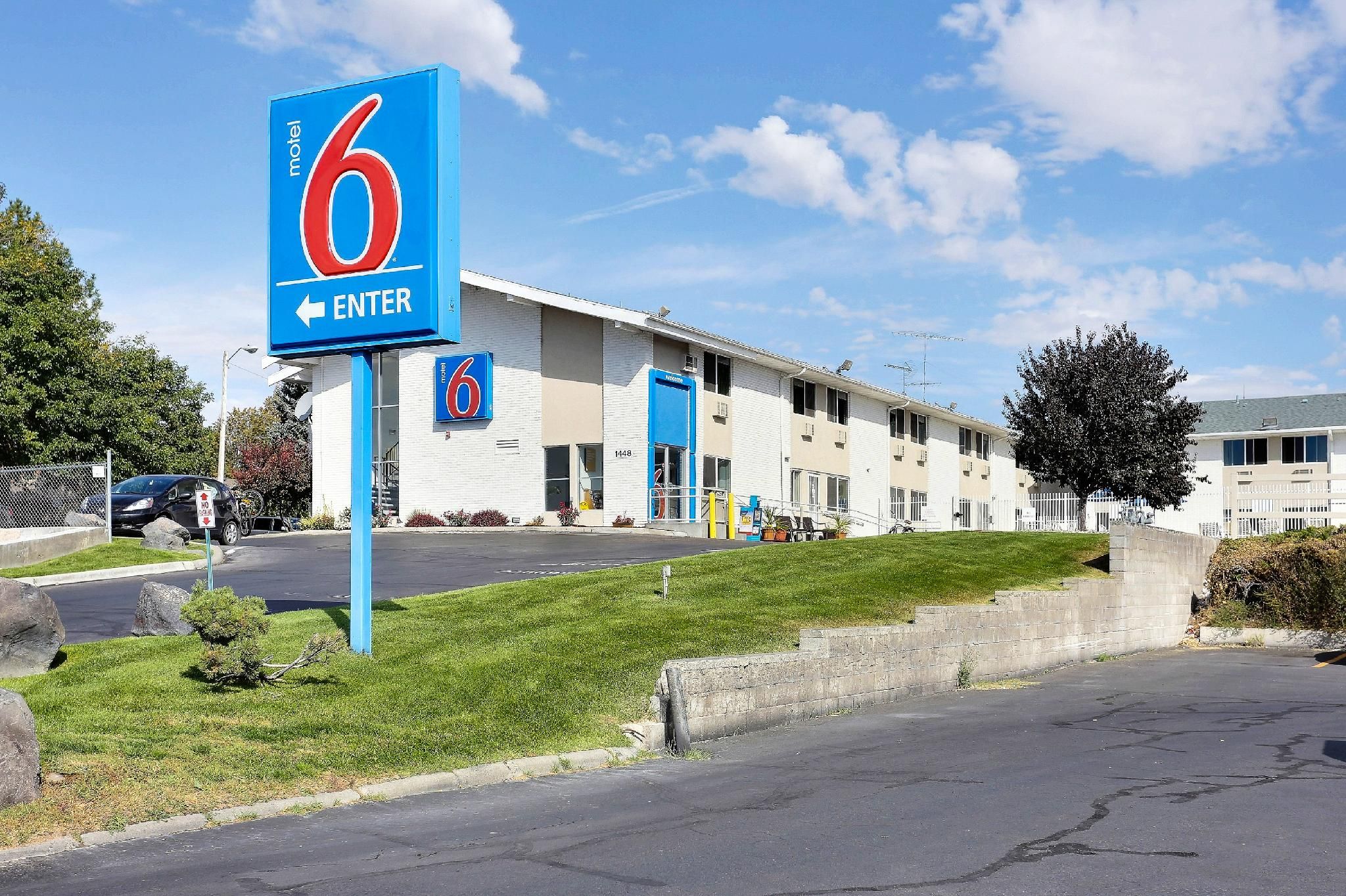 Motel 6 Idaho Falls, ID - Snake River Deluxe Queen Room