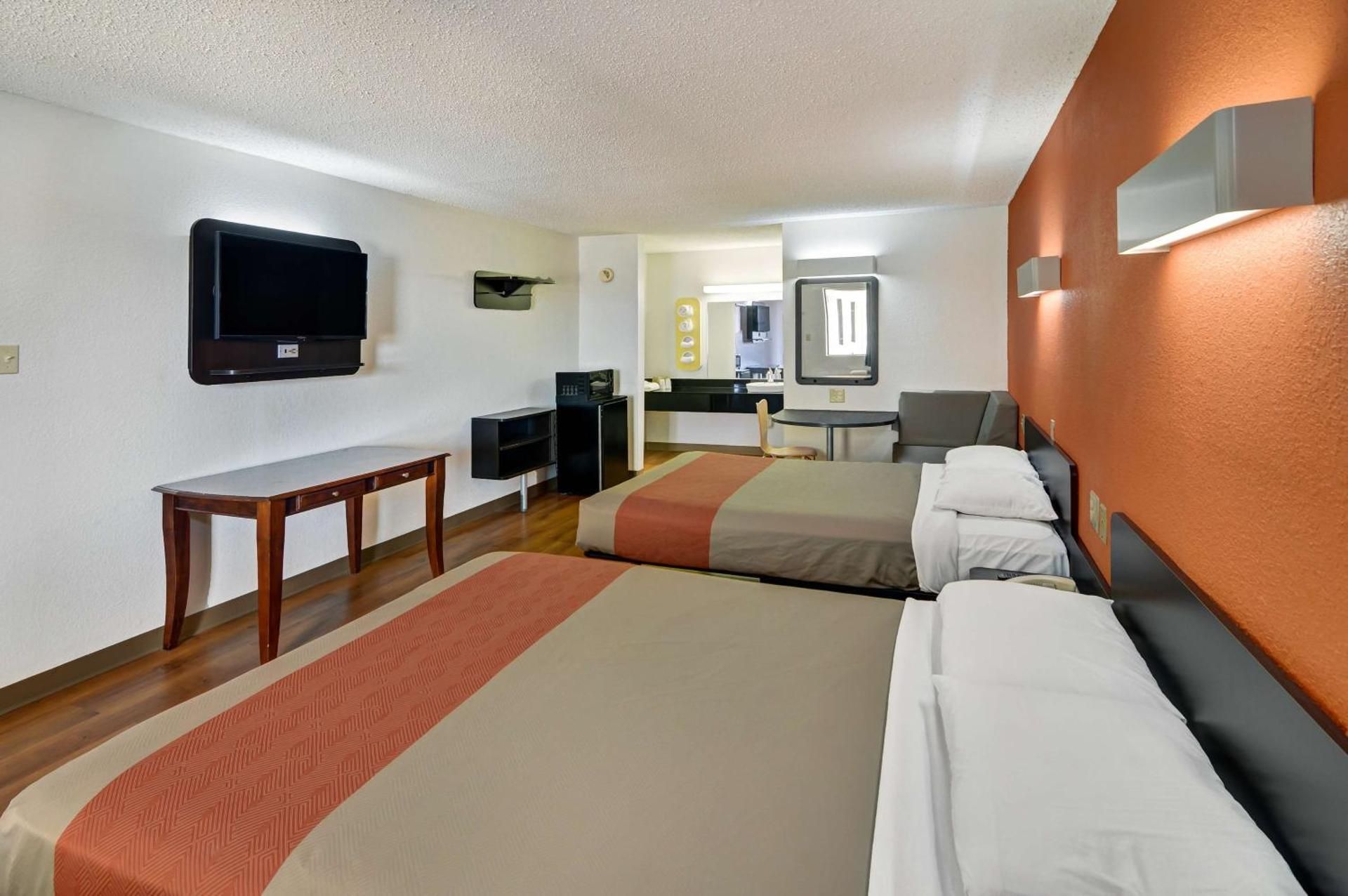 Motel 6 Lindale, TX